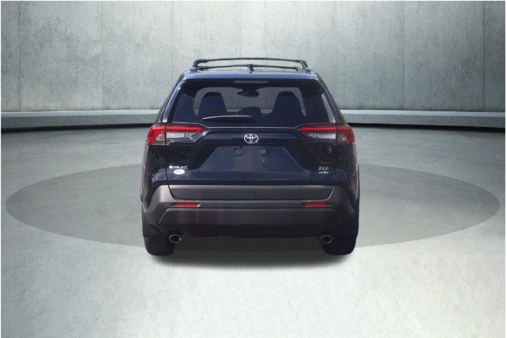 Used 2025 Toyota RAV4 XLE AWD/4WD image 11