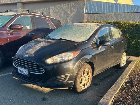 Used 2016 Ford Fiesta SE image 2