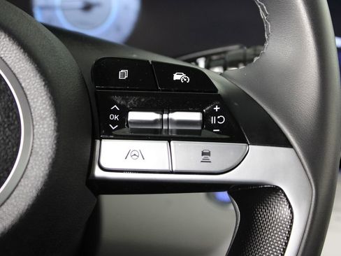 Used 2025 Hyundai Elantra Limited image 27