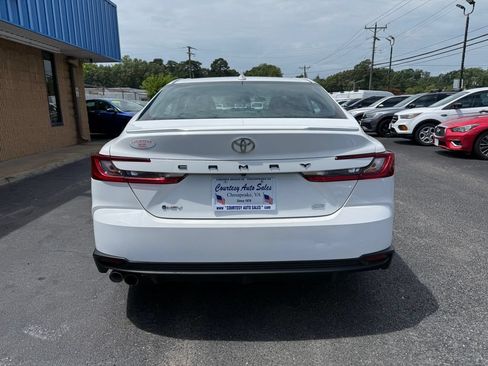 Used 2025 Toyota Camry SE FWD image 6