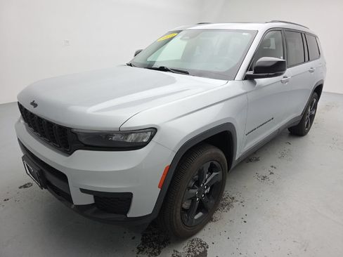 Used 2023 Jeep Grand Cherokee L Laredo AWD/4WD image 6