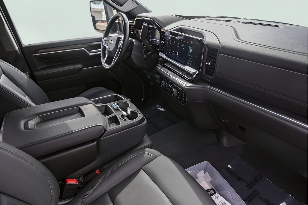 Used 2025 Chevrolet Silverado 2500 LTZ AWD/4WD image 31