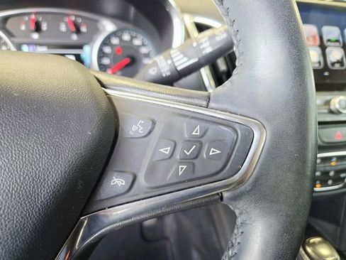 Used 2018 Chevrolet Equinox Premier FWD image 17