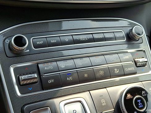 Used 2022 Hyundai Santa Fe SEL w/ Convenience + Premium Package AWD/4WD image 17