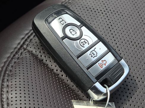 Used 2025 Ford Explorer Platinum AWD/4WD image 32