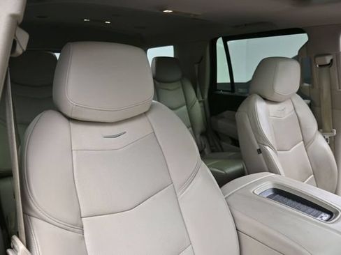 Used 2020 Cadillac Escalade Luxury AWD/4WD image 29