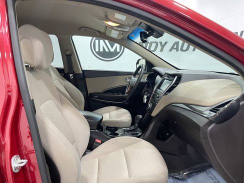 Used 2017 Hyundai Santa Fe SE image 31