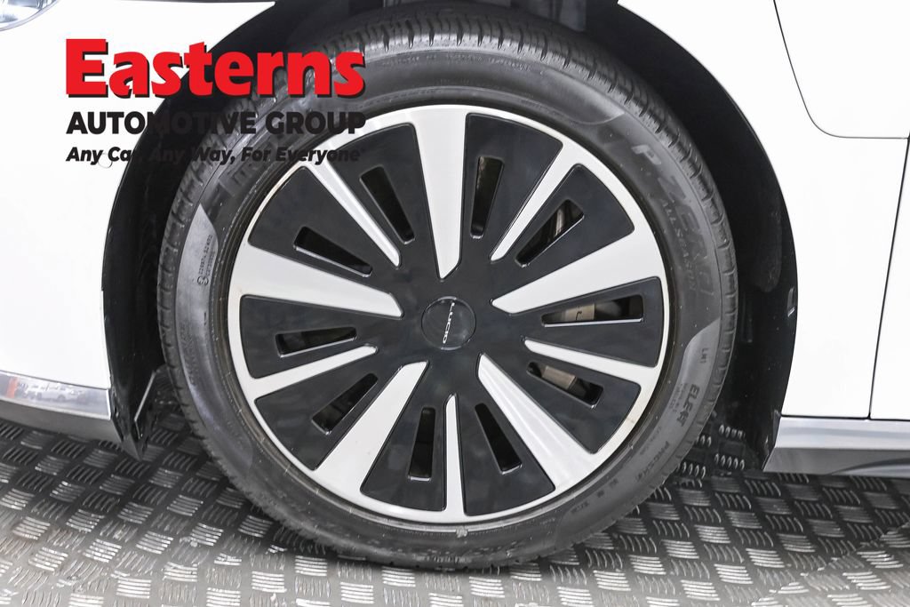 Used 2024 Lucid Air Pure RWD image 30
