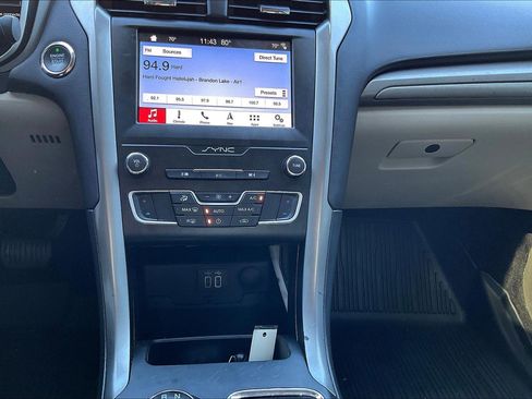 Used 2019 Ford Fusion SE image 31