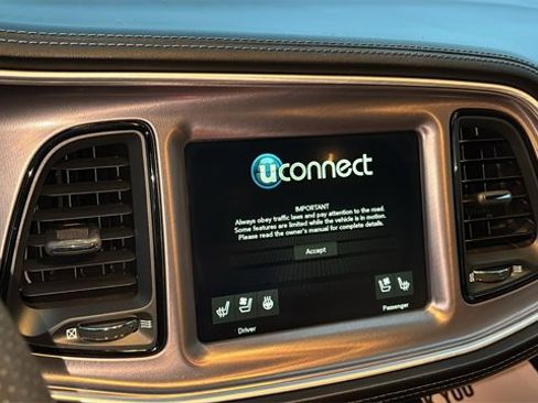 Used 2020 Dodge Challenger R/T w/ Plus Package image 17