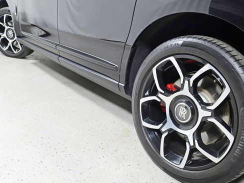 Used 2023 Rolls-Royce Cullinan Black Badge w/ Driver's Package image 14