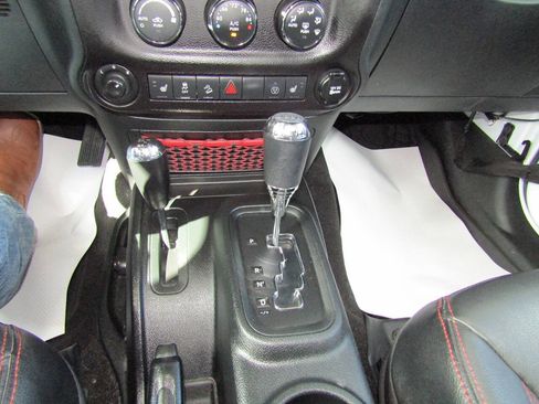 Used 2018 Jeep Wrangler Unlimited Rubicon AWD/4WD image 18