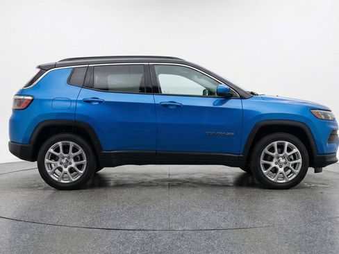 Used 2025 Jeep Compass Limited image 8