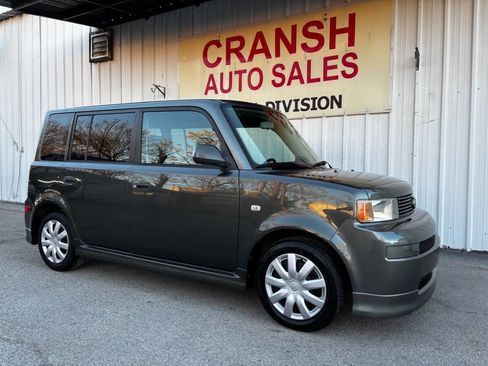 Used 2005 Scion xB image 3