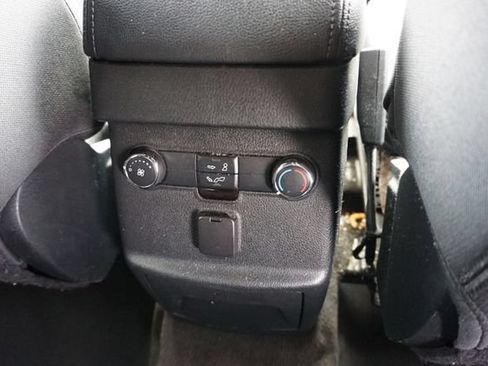 Used 2018 Ford Explorer XLT w/ Equipment Group 201A FWD image 18