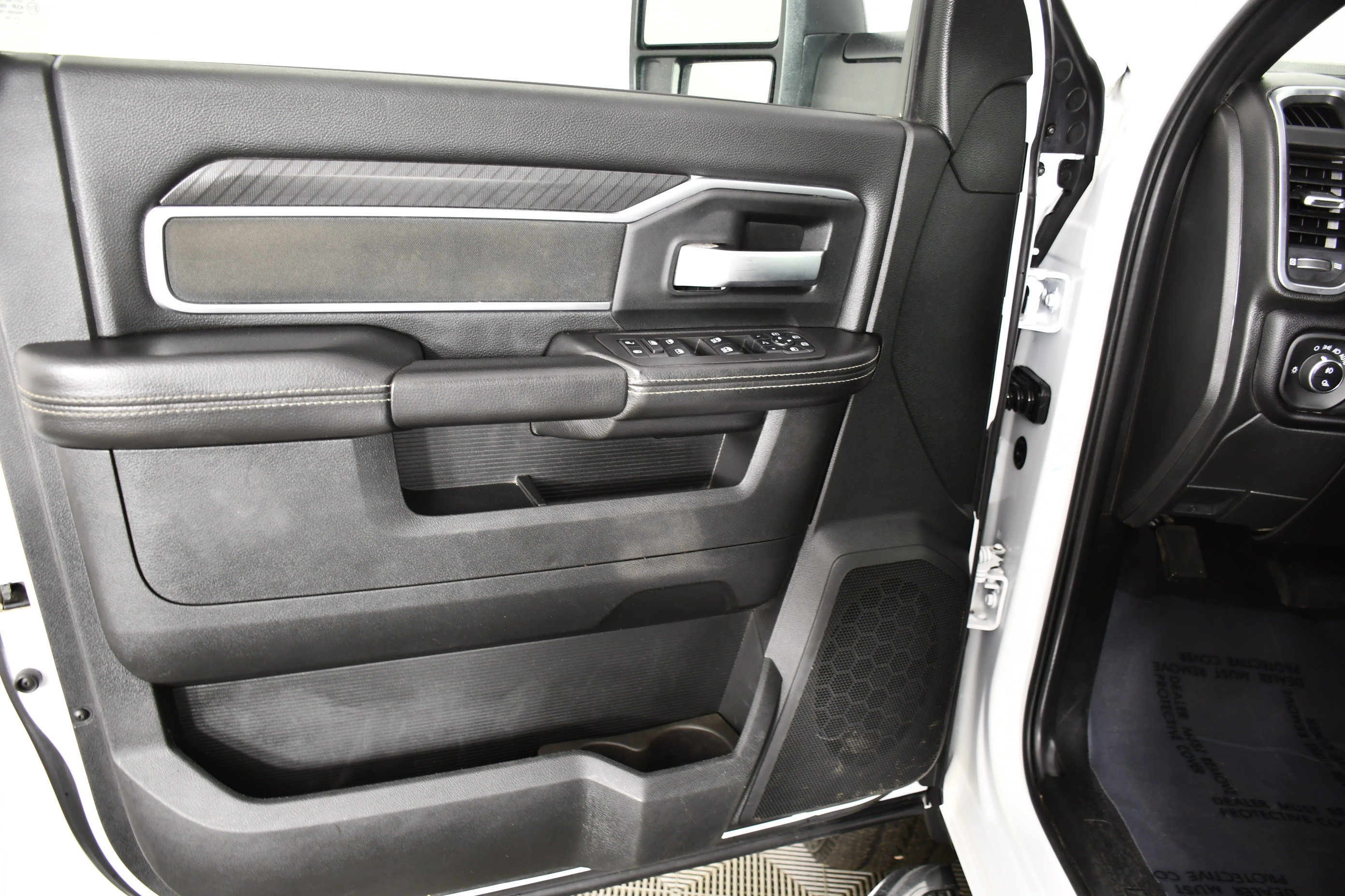 Used 2025 RAM 2500 Big Horn AWD/4WD image 38