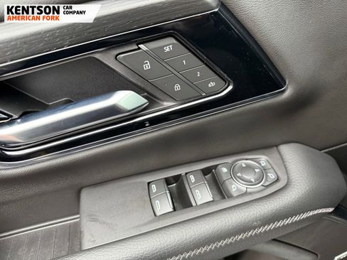 Used 2025 GMC Yukon Denali w/ Sun & Power Step Package image 23