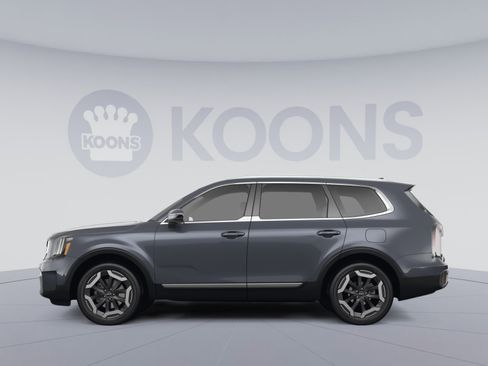 Used 2023 Kia Telluride EX w/ EX Captain's Chair Package image 2