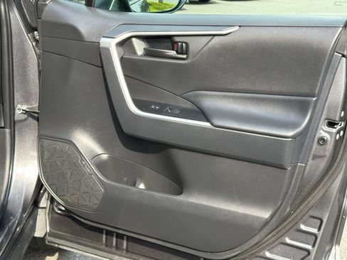 Used 2025 Toyota RAV4 LE AWD/4WD image 11