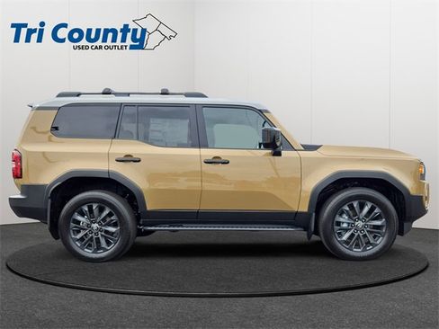 Used 2025 Toyota Land Cruiser w/ Premium Package image 9