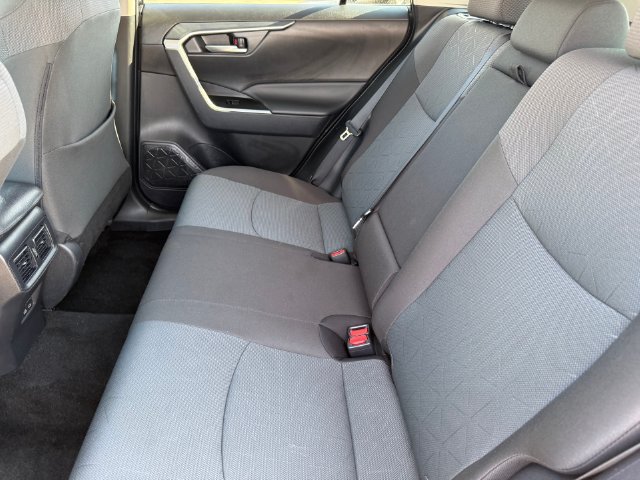 Used 2025 Toyota RAV4 XLE FWD image 25