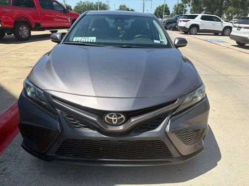 Used 2022 Toyota Camry SE FWD image 2