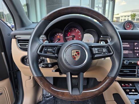 Used 2025 Porsche Macan image 34