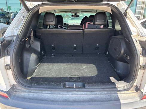 Used 2019 Jeep Cherokee Limited FWD image 7