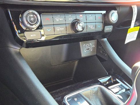 New 2026 Jeep Compass Latitude image 27