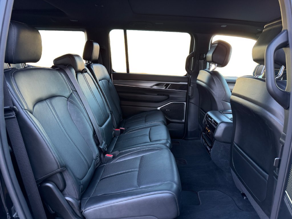 Used 2023 Jeep Wagoneer Series II AWD/4WD image 20