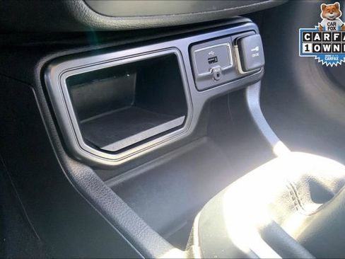 Used 2018 Jeep Renegade Altitude FWD image 32