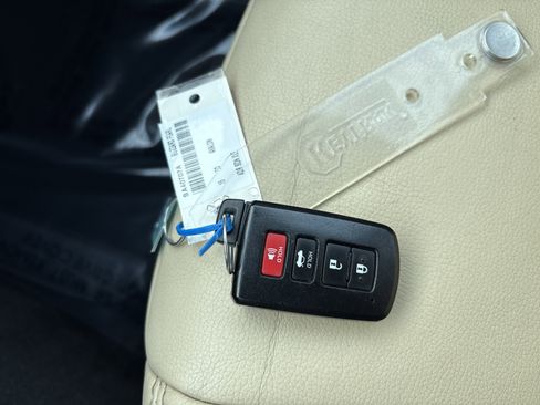 Used 2015 Toyota Avalon XLE image 35