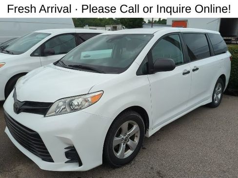 Used 2020 Toyota Sienna L FWD image 2