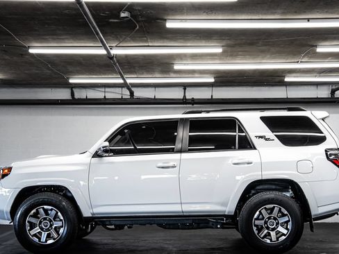 Used 2024 Toyota 4Runner TRD Off-Road Premium w/ Moonroof Package AWD/4WD image 2