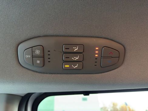 Used 2016 Kia Sedona LX w/ LX Convenience Package image 33