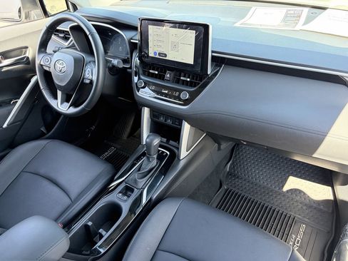 Used 2024 Toyota Corolla Cross XLE w/ Convenience Package image 12