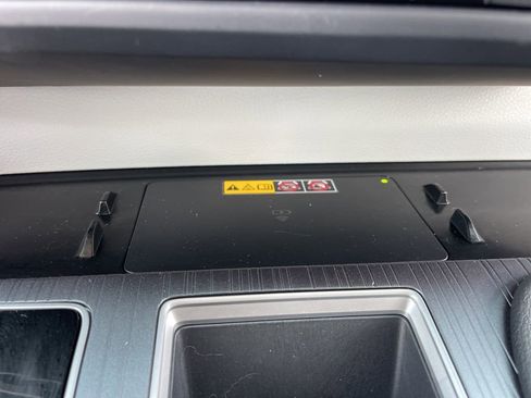 Used 2025 Toyota Sienna XLE image 16