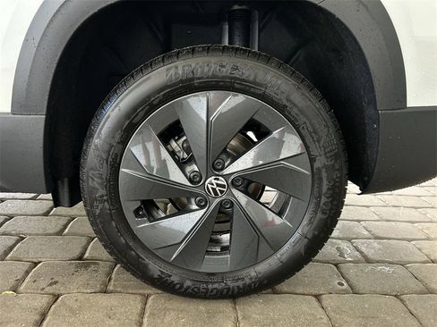 New 2026 Volkswagen Taos S image 38