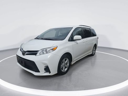 Used 2018 Toyota Sienna LE FWD image 4