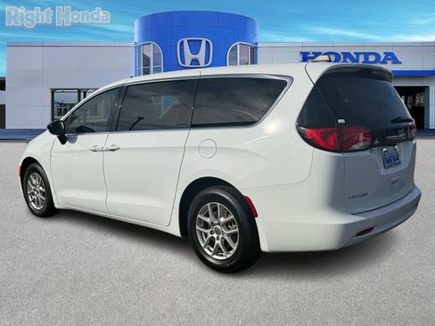 Used 2024 Chrysler Voyager LX image 4