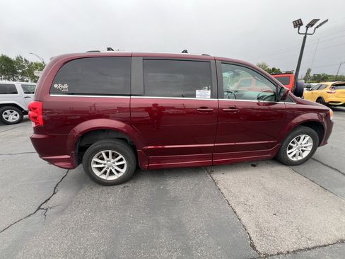 Used 2019 Dodge Grand Caravan SXT FWD image 7