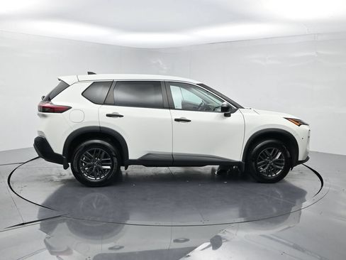 Used 2022 Nissan Rogue S FWD image 4