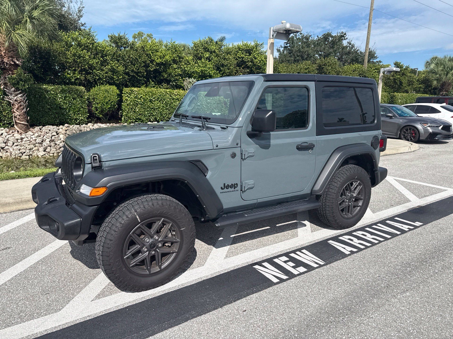 Used 2025 Jeep Wrangler Sport AWD/4WD image 3