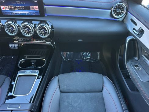 Used 2024 Mercedes-Benz CLA 250 image 33
