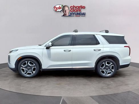 Used 2024 Hyundai Palisade Limited AWD/4WD image 2