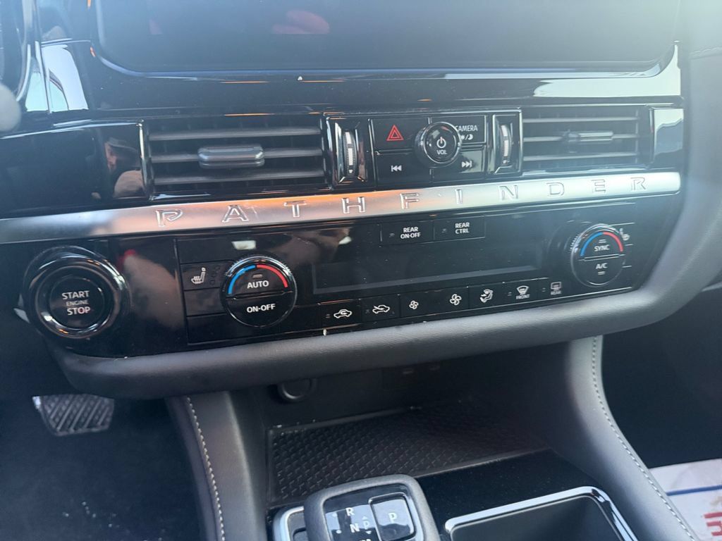Used 2026 Nissan Pathfinder SV FWD image 17