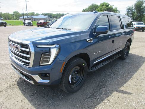 New 2026 GMC Yukon XL Elevation w/ Elevation Premium Package AWD/4WD image 9