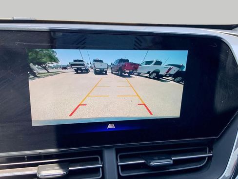 Used 2025 Chevrolet Trax LT FWD image 27