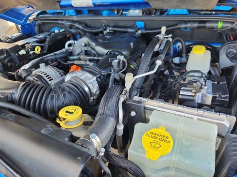 Used 2016 Jeep Wrangler Sahara w/ Connectivity Group image 16