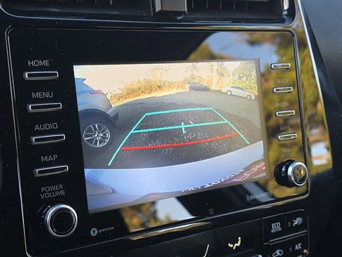 Used 2022 Toyota Prius L Eco image 16